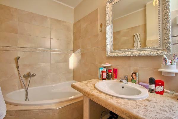 Apartman Turk Apartment Premantura Exterior photo